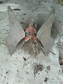 Vari,tera oboustranný pluh, obracák APH - 352