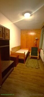 Pokoj v rodinném domě na ulici Rezkova v Brně  je neprůchozí