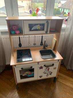 Dětská kuchyňka s příslušenstvím