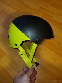 Dětská cyklistická helma BTWIN, vel. S (52-55cm), černo-zele
