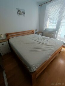 Manželská postel masiv 180x 200  bez matrace