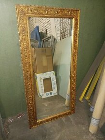 Zrcadlo velké ve zlatém rámu