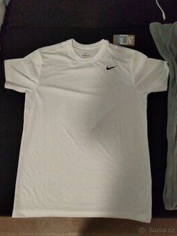 Nike Tee (M)
