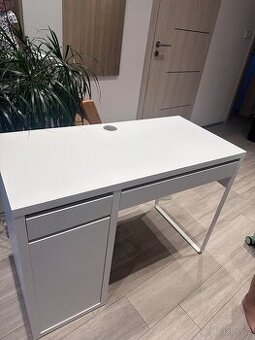 Stůl do dětského pokoje IKEA