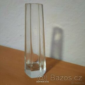 Retro vázička na jednu květinu