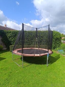 Trampolína