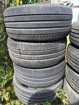 245/45 R19