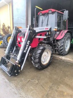 Traktor Belarus s čelním nakladačem