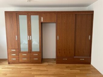 Luxusní šatní skříň ze dřeva - 375 x 235 x 70 cm