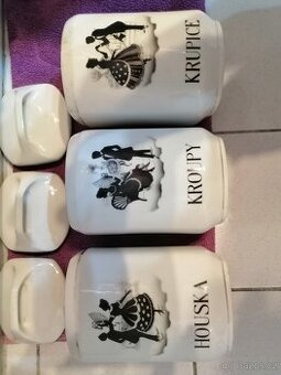 Staré porcelánové kořenky, dózy