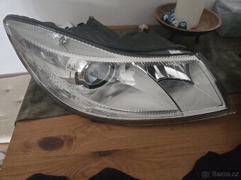 ŠKODA OCTAVIA 2 FACELIFT PRAVE SVETLO XENON
