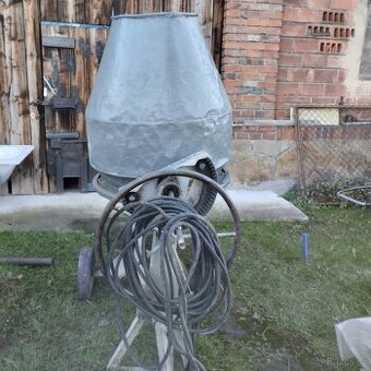 Stavební míchačka