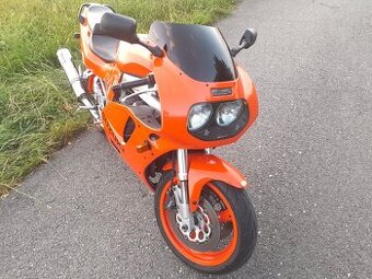 Moto Suzuki GSX-R 750 w z roku 1993