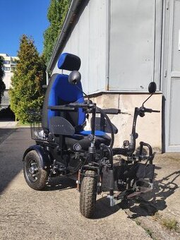 Terénní elektrický invalidní vozík