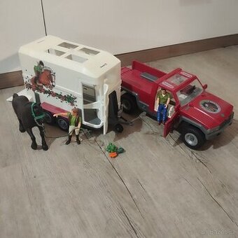 Schleich auto a koňský přepravník