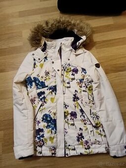 Zimní bunda s kapucí