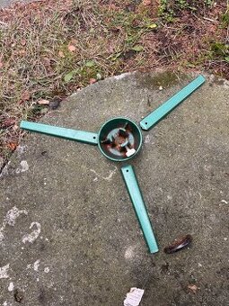 Litinový stojan na živý vánoční stromek