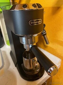 Pákový kávovar Delonghi Dedica EC