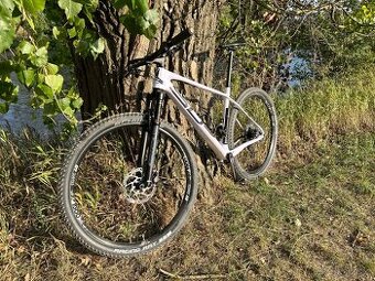 Superior XP 979, vel. L +tel sedlovka FOX Transfer