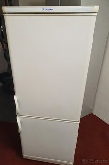 velká lednice Electrolux A+ s mrazákem dole