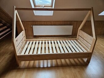 Dětska domečkova postel z masivu