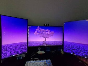 Herní počítač s monitory