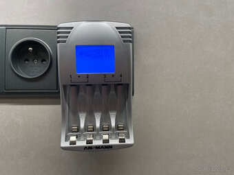 Nabíječka AA, AAA akumulátornů Ni-Cd a Ni-MH