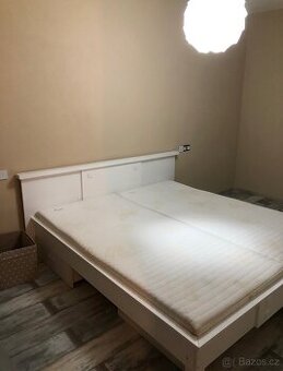Manželská postel D 200 cm, Š 180+ Rošt, možno matrace