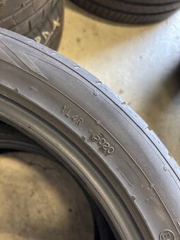 Pneu 245/40 R18