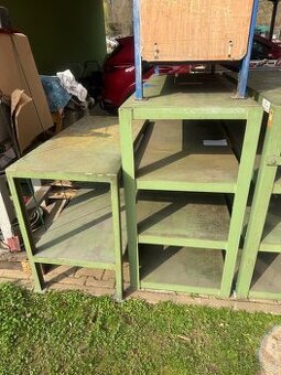 Regály velice bytelné