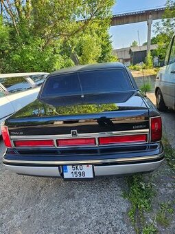 Lincoln town car