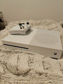Xbox One S 1TB s mechanikou - 1