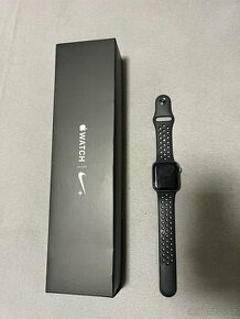 Apple Watch Nike+ Series 4 - 40mm černé