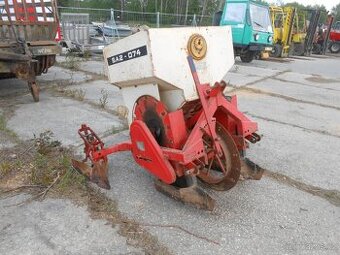 Sazeč brambor SA2 074