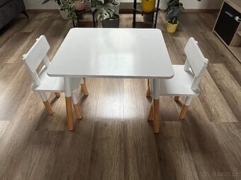 Dětský stoleček a židličky LivarnoLiving
