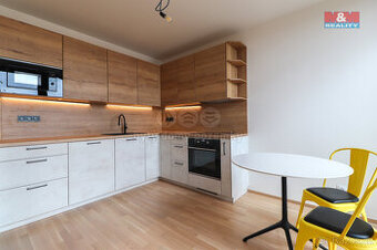 Pronájem bytu 2+kk, 65 m², Praha, ul. Nádražní - 1