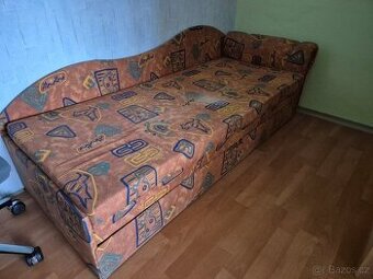 Rozkládací gauč s úložným prostorem