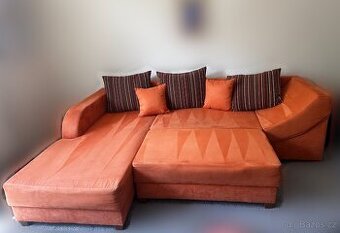 Rohová sedací souprava s taburetem a polštáři