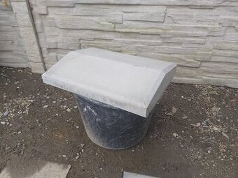 Betonové plotové stříšky