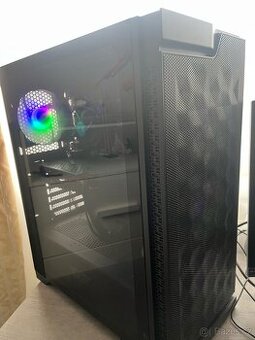 Intel GAMER SE4 580 - herni PC - téměř nový
