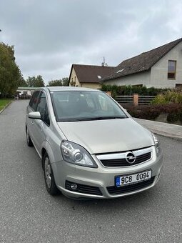 Opel Zafira 2.2 16V 110 kW • 7 míst • Benzín