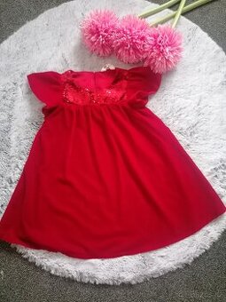 Krásné šaty na vánoční focení