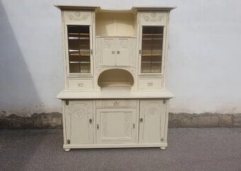 LUXUSNÍ STAROŽITNÁ KREDENC PO CELKOVÉ RENOVACI