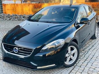 Volvo V40 2.0 D3 5VÁLEC 110KW MANUÁL LED SENZORY SERVISKA