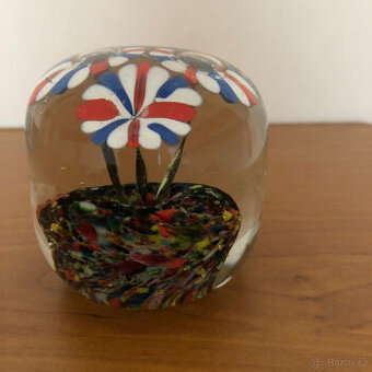 Starožitné skleněné těžítko květy