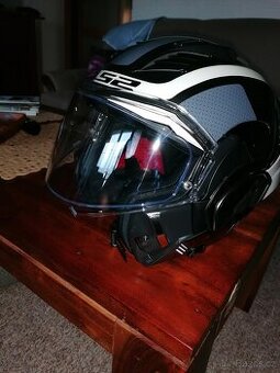 Ls2   překlápěcí helma