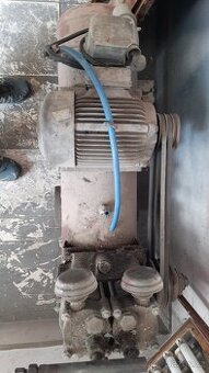 Dvoupístový kompresor