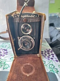Starý fotoaparát Voigtländer Brilliant – retro