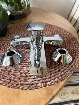 Vanová baterie s vývodem na sprchu