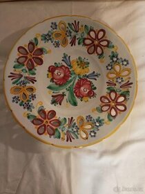 Závěsný keramický talíř